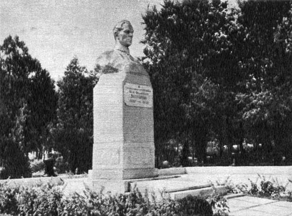 Памятник герою гражданской войны Я.Ф. Балахонову